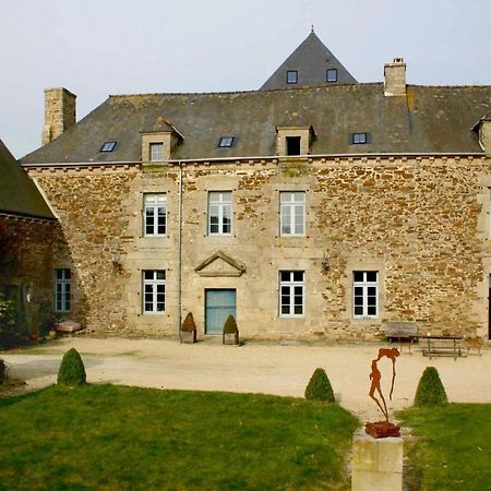 Gite La Terrasse - Manoir Le Plessix Madeuc Corseul Exterior foto